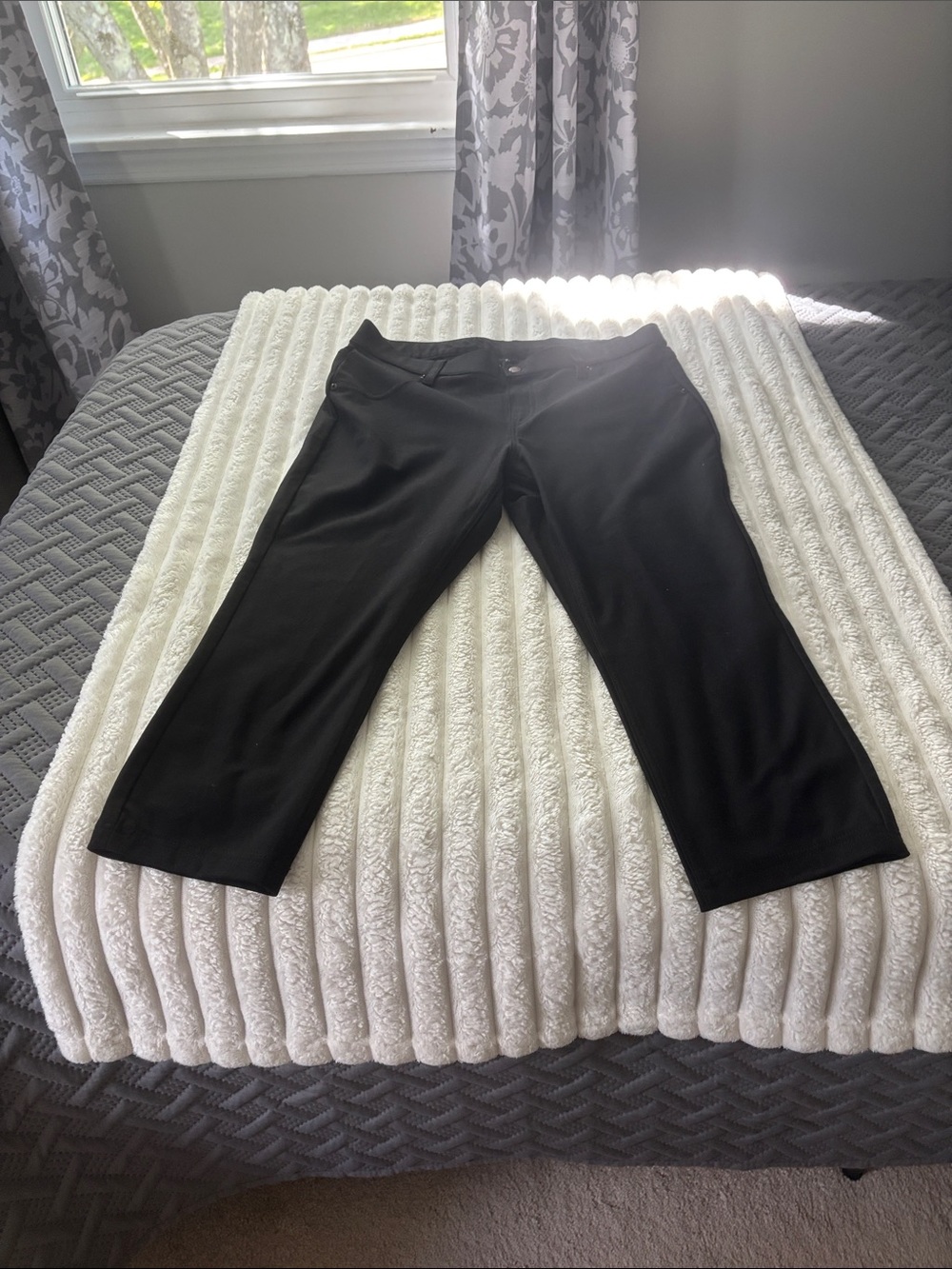 HUE Black Waistband Button Stretch Pants, straight leg